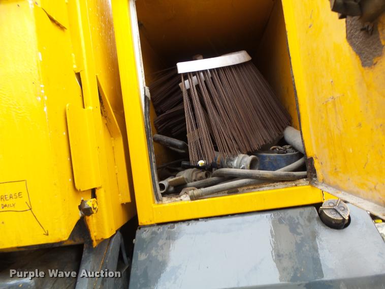 image for item DA3437 2001 Sterling SC8000 street sweeper