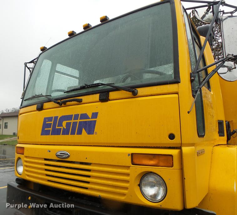 image for item DA3437 2001 Sterling SC8000 street sweeper