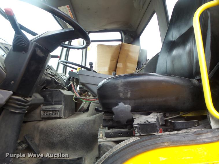 image for item DA3437 2001 Sterling SC8000 street sweeper