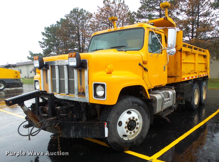 image for item DA3438 2002 International F2554 dump truck