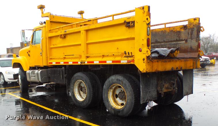 image for item DA3438 2002 International F2554 dump truck