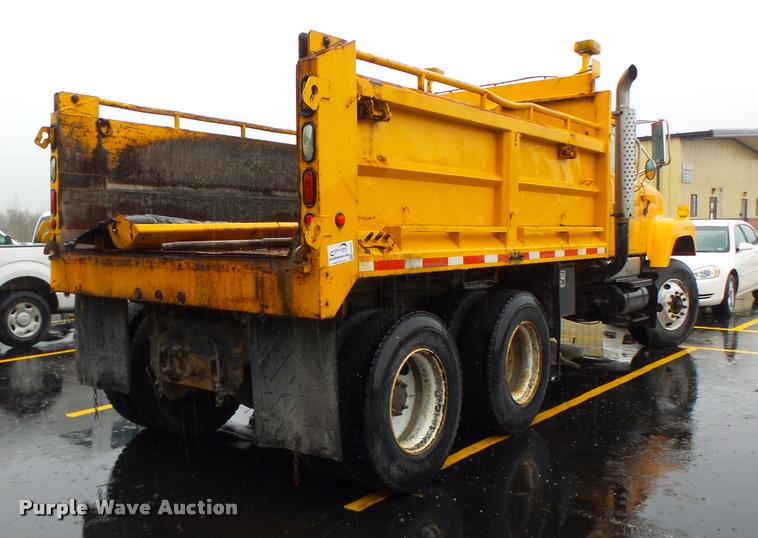 image for item DA3438 2002 International F2554 dump truck