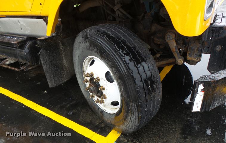 image for item DA3438 2002 International F2554 dump truck