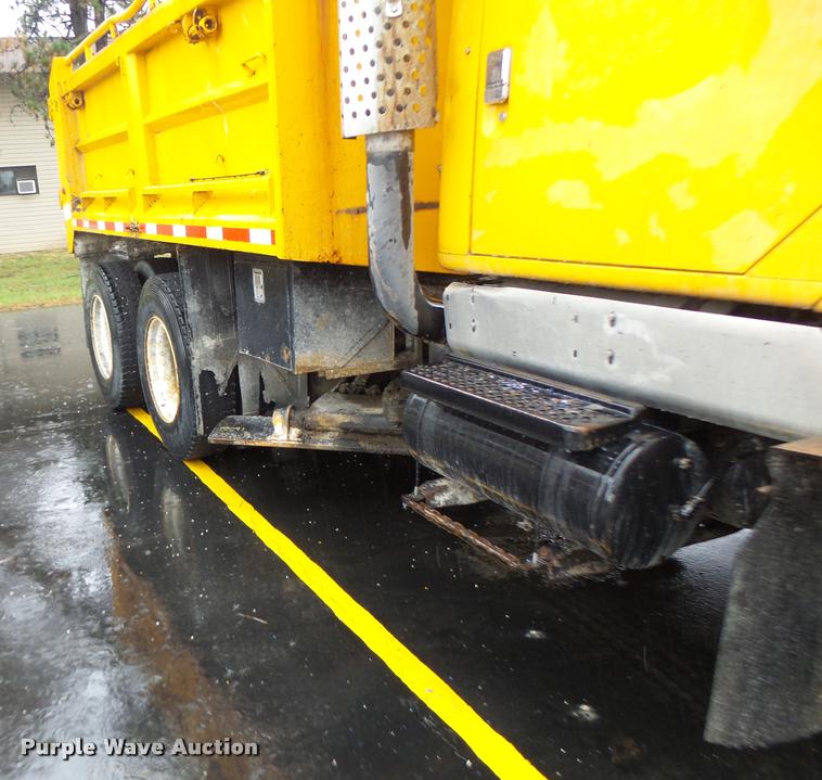 image for item DA3438 2002 International F2554 dump truck