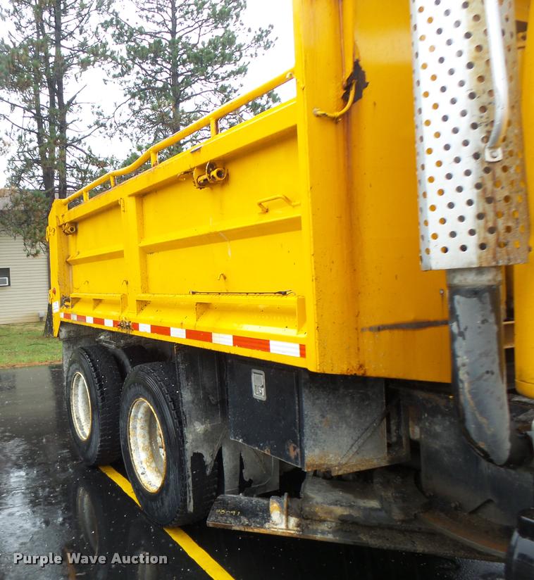 image for item DA3438 2002 International F2554 dump truck