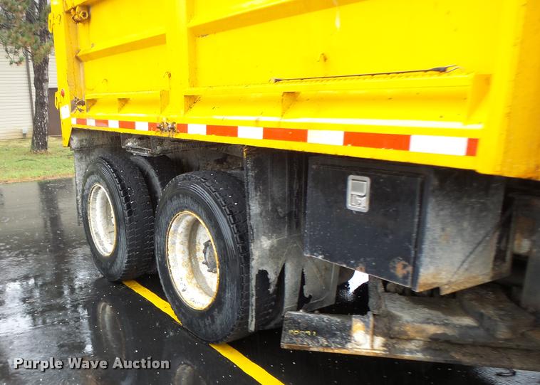 image for item DA3438 2002 International F2554 dump truck