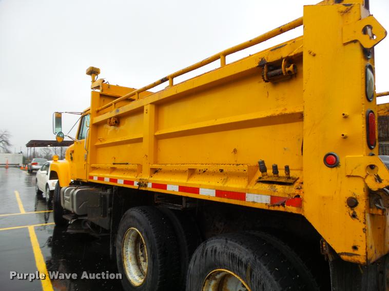 image for item DA3438 2002 International F2554 dump truck