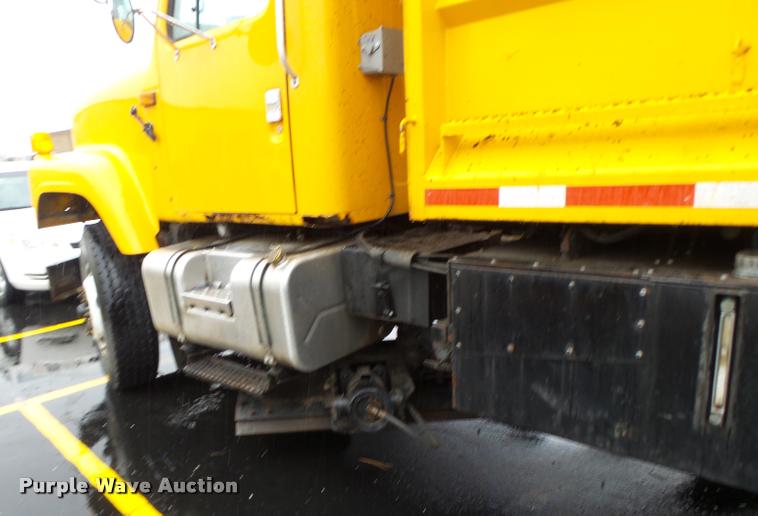 image for item DA3438 2002 International F2554 dump truck