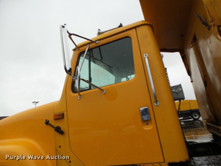 image for item DA3438 2002 International F2554 dump truck