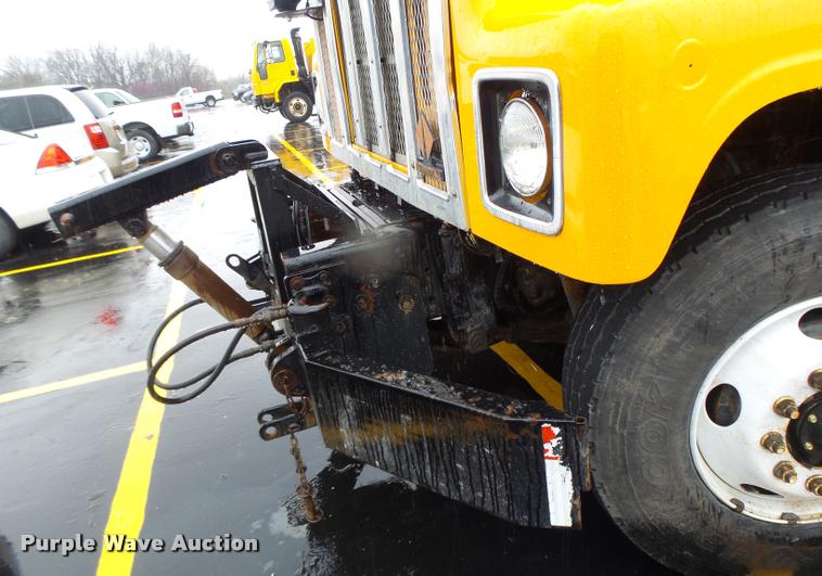 image for item DA3438 2002 International F2554 dump truck