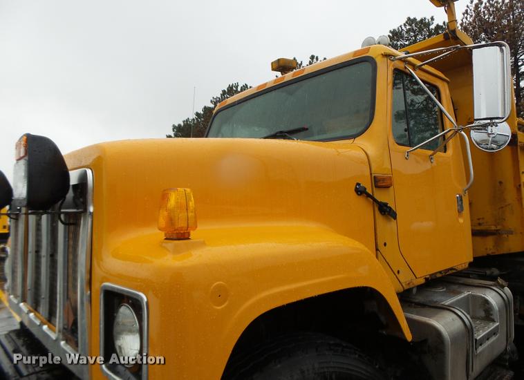 image for item DA3438 2002 International F2554 dump truck