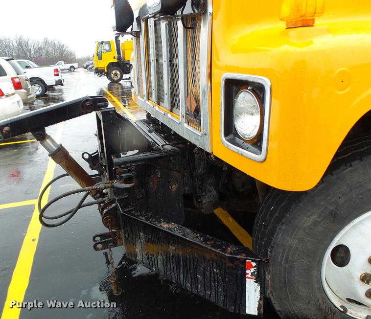 image for item DA3438 2002 International F2554 dump truck