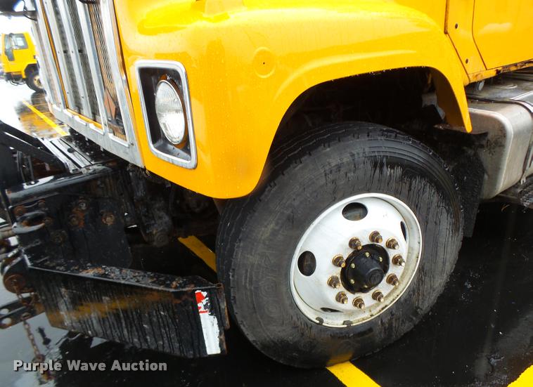 image for item DA3438 2002 International F2554 dump truck