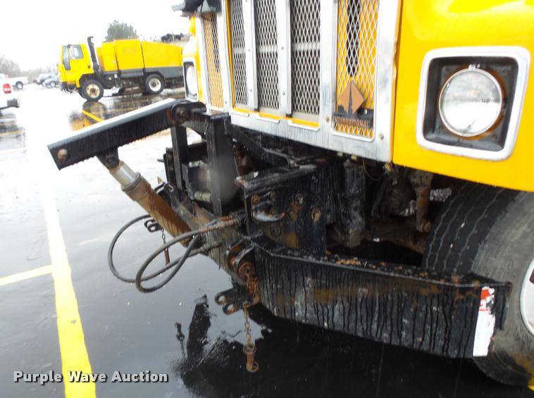 image for item DA3438 2002 International F2554 dump truck