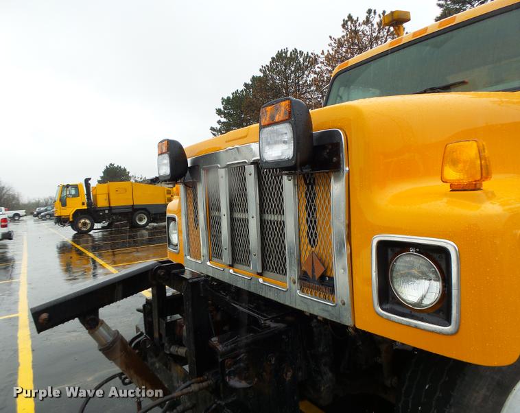 image for item DA3438 2002 International F2554 dump truck