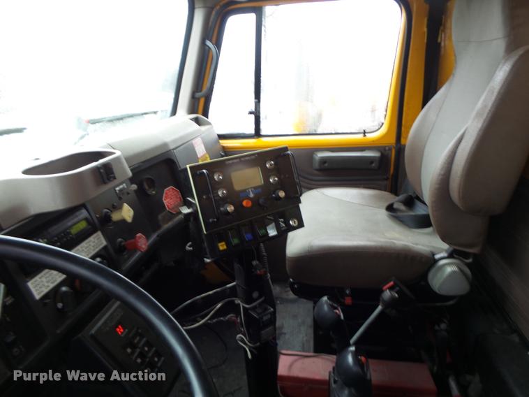 image for item DA3438 2002 International F2554 dump truck