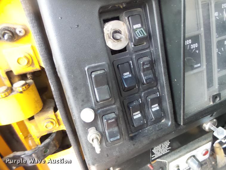 image for item DA3438 2002 International F2554 dump truck