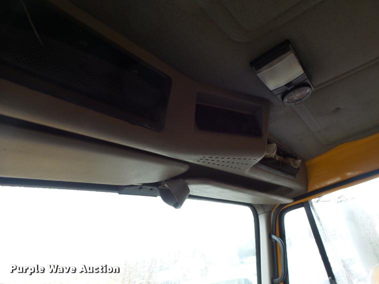 image for item DA3438 2002 International F2554 dump truck