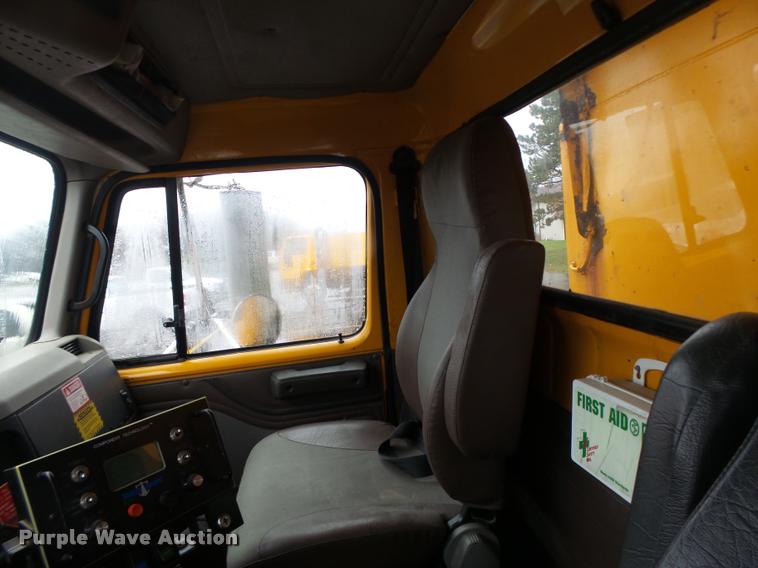 image for item DA3438 2002 International F2554 dump truck