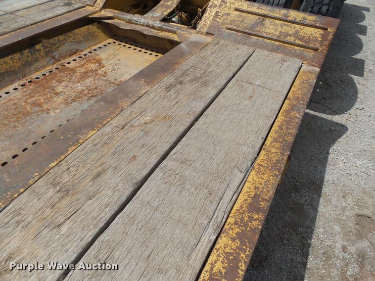 image for item DA5251 1998 Kalyn Siebert KSHRG-3-53T lowboy equipment trailer