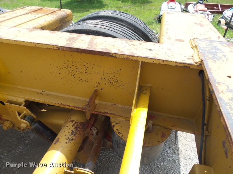 image for item DA5251 1998 Kalyn Siebert KSHRG-3-53T lowboy equipment trailer
