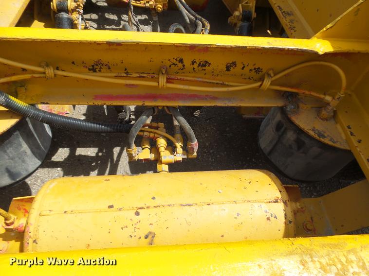 image for item DA5251 1998 Kalyn Siebert KSHRG-3-53T lowboy equipment trailer