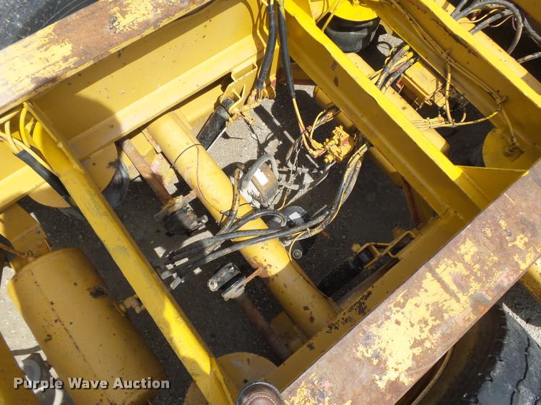 image for item DA5251 1998 Kalyn Siebert KSHRG-3-53T lowboy equipment trailer