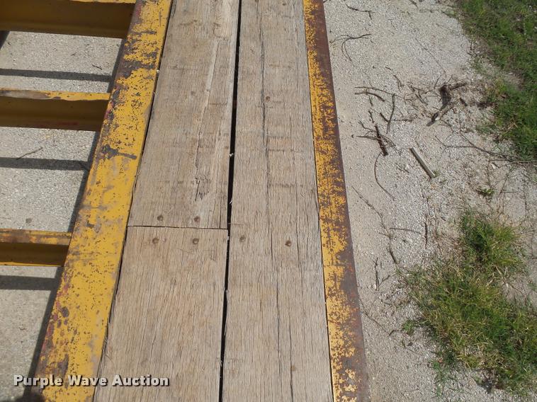 image for item DA5251 1998 Kalyn Siebert KSHRG-3-53T lowboy equipment trailer