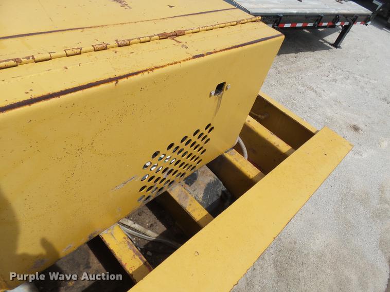 image for item DA5251 1998 Kalyn Siebert KSHRG-3-53T lowboy equipment trailer