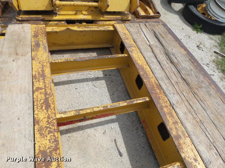 image for item DA5251 1998 Kalyn Siebert KSHRG-3-53T lowboy equipment trailer