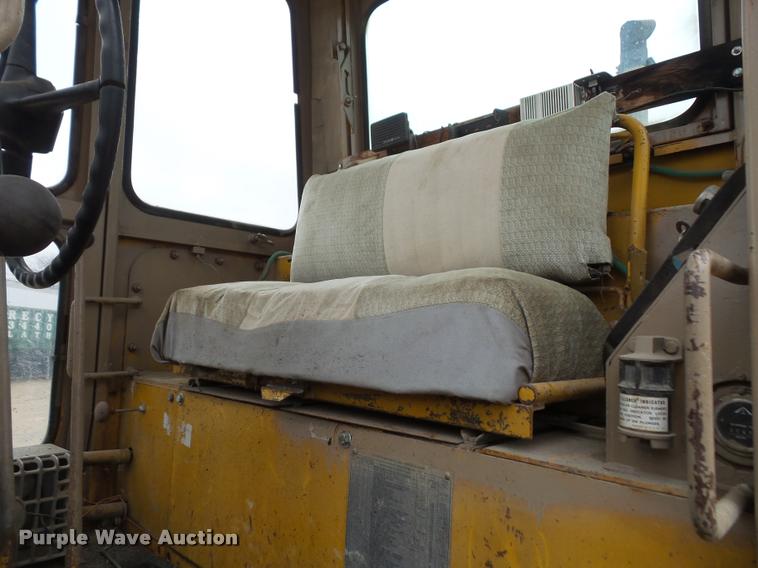 image for item DA8000 1968 Allis Chalmers M100B rigid frame motor grader