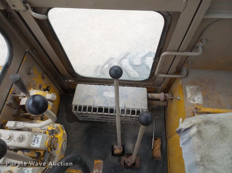 image for item DA8000 1968 Allis Chalmers M100B rigid frame motor grader