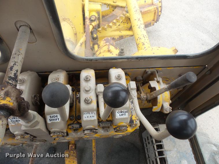 image for item DA8000 1968 Allis Chalmers M100B rigid frame motor grader