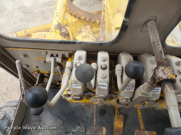 image for item DA8000 1968 Allis Chalmers M100B rigid frame motor grader