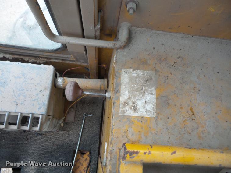 image for item DA8000 1968 Allis Chalmers M100B rigid frame motor grader