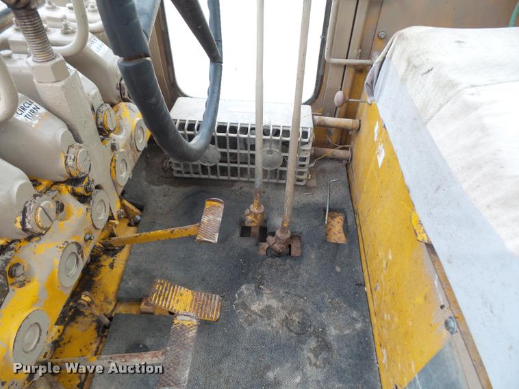 image for item DA8000 1968 Allis Chalmers M100B rigid frame motor grader