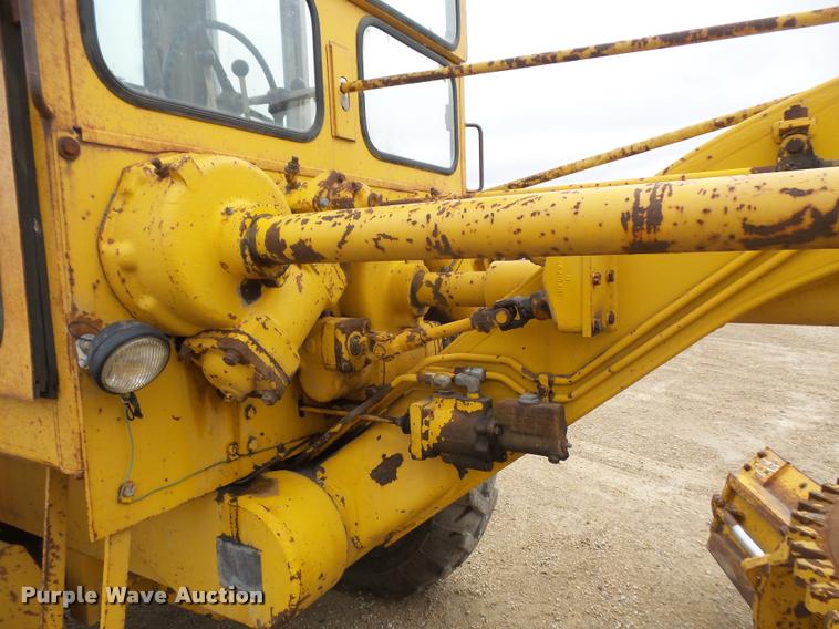 image for item DA8000 1968 Allis Chalmers M100B rigid frame motor grader