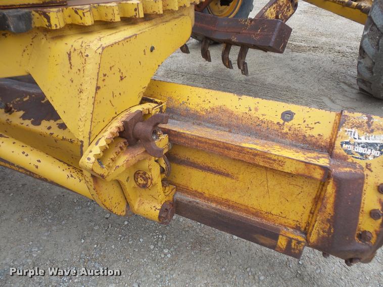 image for item DA8000 1968 Allis Chalmers M100B rigid frame motor grader