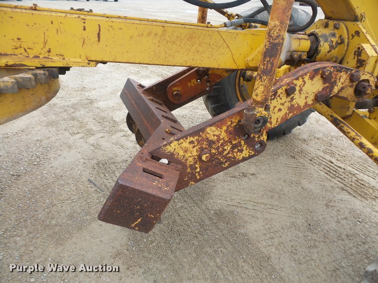 image for item DA8000 1968 Allis Chalmers M100B rigid frame motor grader