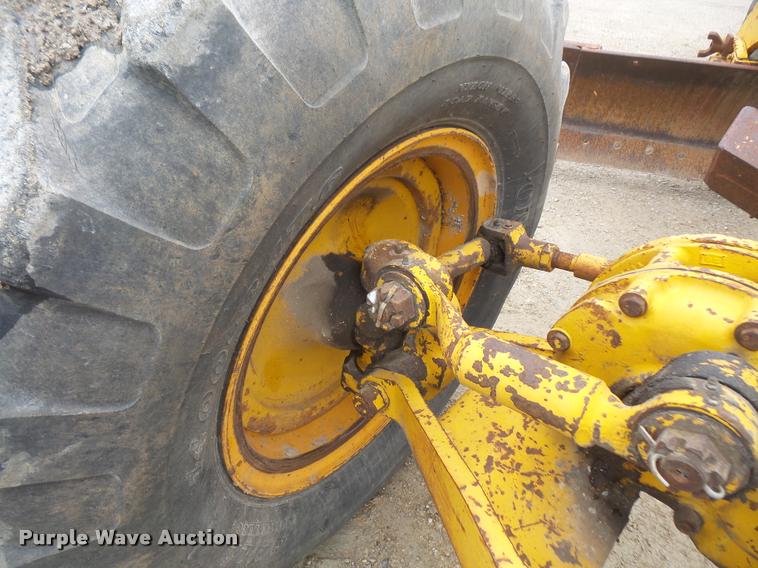 image for item DA8000 1968 Allis Chalmers M100B rigid frame motor grader