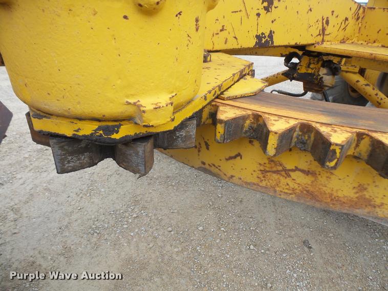 image for item DA8000 1968 Allis Chalmers M100B rigid frame motor grader