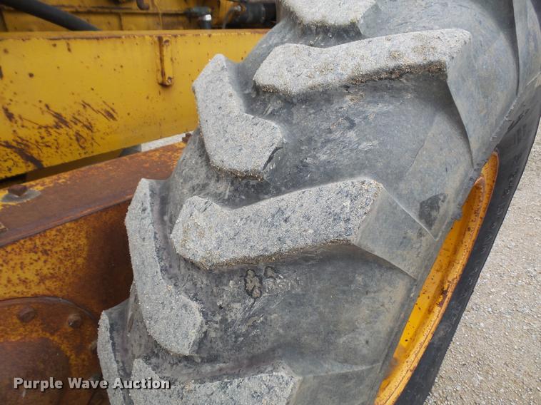 image for item DA8000 1968 Allis Chalmers M100B rigid frame motor grader