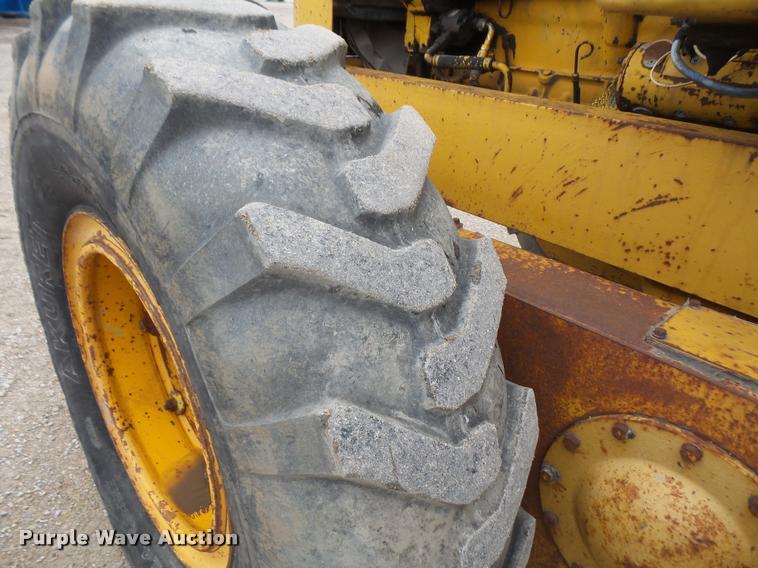 image for item DA8000 1968 Allis Chalmers M100B rigid frame motor grader