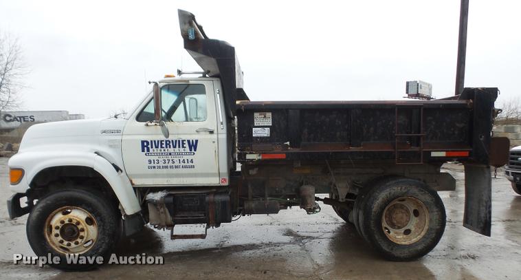 image for item DA8027 1999 Ford F800 dump truck