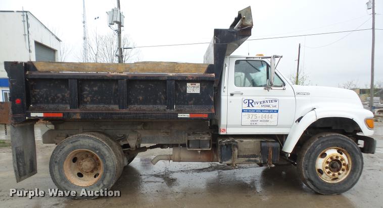 image for item DA8027 1999 Ford F800 dump truck
