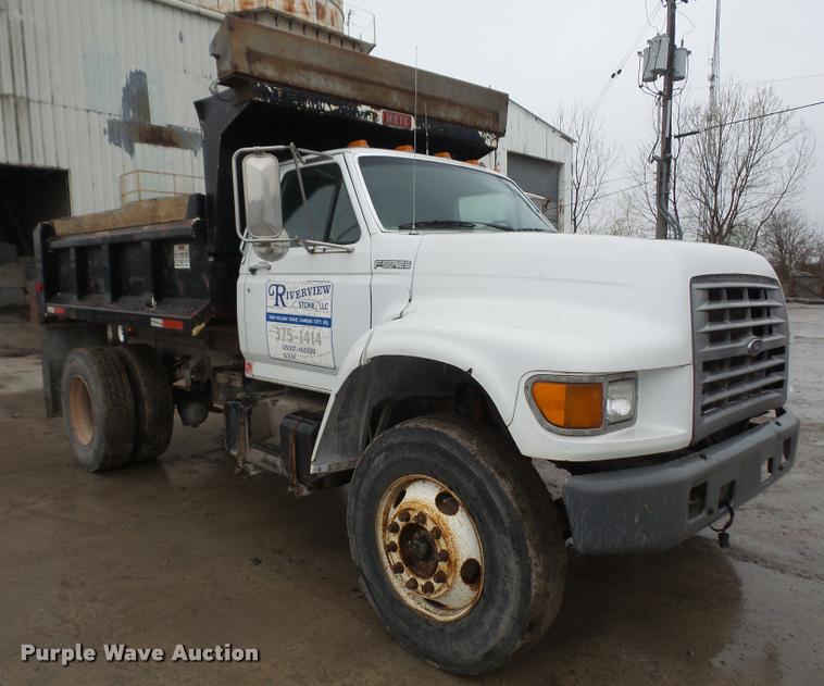 image for item DA8027 1999 Ford F800 dump truck