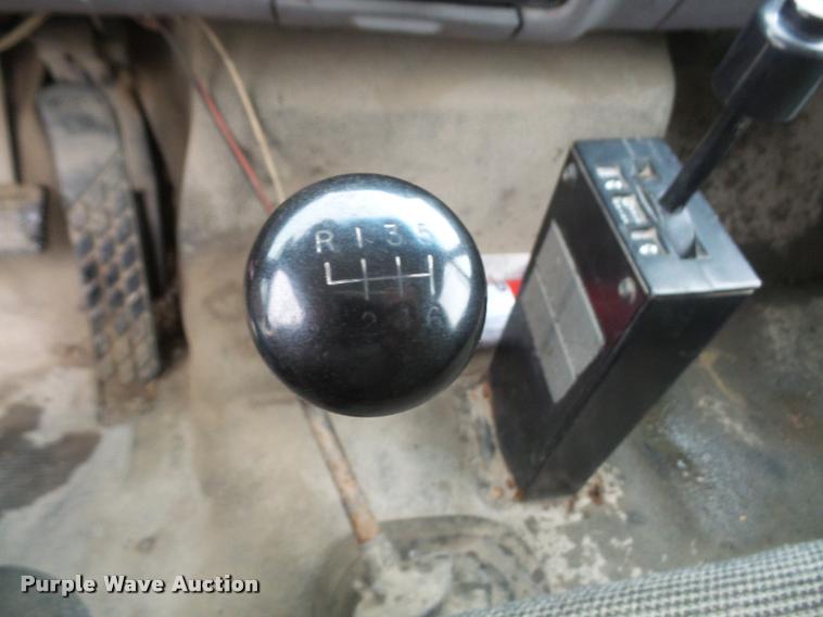 image for item DA8027 1999 Ford F800 dump truck