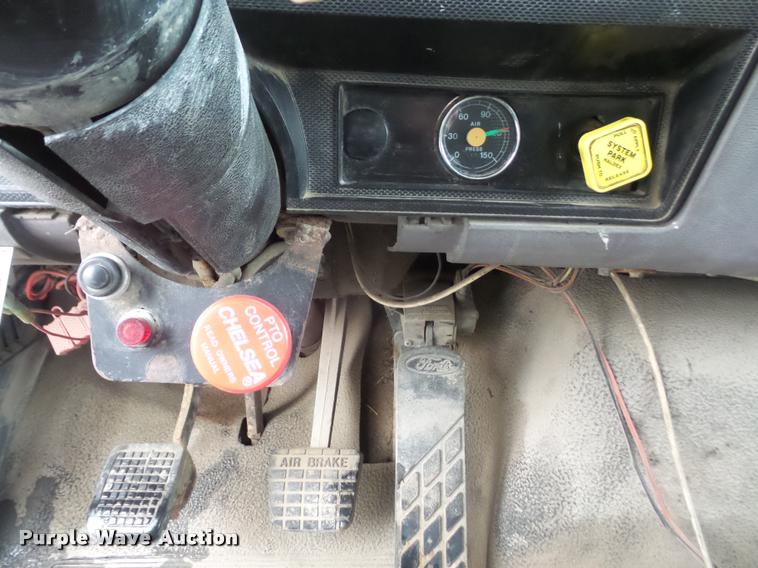 image for item DA8027 1999 Ford F800 dump truck