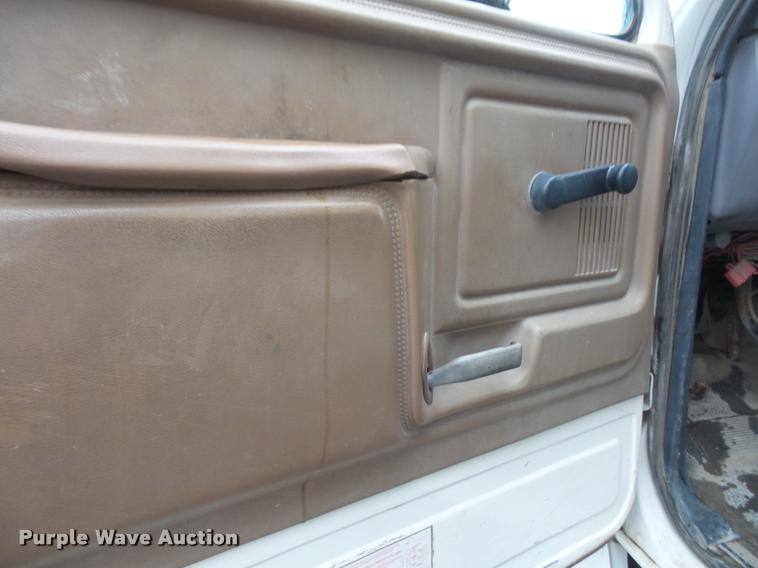 image for item DA8027 1999 Ford F800 dump truck