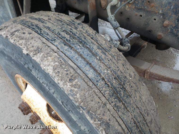 image for item DA8027 1999 Ford F800 dump truck